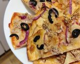 Pizza z tuńczykiem na tortilli krok przepisu 5 zdjęcie