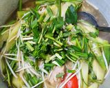 Hình bước làm 4 của món Canh chua nấu thịt gà
