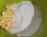 Foto langkah ke 1 dari resep Merah Putih Condensed Milk Bread (tanpa telur).