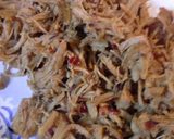 A picture of step 3 of Spicy honey chicken slider.
