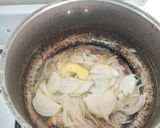 Foto del paso 2 de la receta: Relleno de champiñones, cebolla caramelizada y queso azul