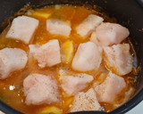 Foto del paso 4 de la receta: Guiso de patatas y merluza en amarillo