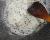 Foto del paso 6 de la receta: Merluza a la plancha con verduritas a la mantequilla en salsa marinera