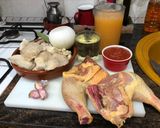 Foto del paso 1 de la receta: Pollo en salsa de cebolla y setas