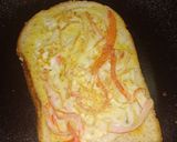 รูปขั้นตอนการทำที่ 4 ของ ขนมปังปิ้งหน้าไข่ปูอัด (Toast Topped with Egg and Crab Sticks)