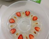 Foto langkah ke 4 dari resep Puding Buah Stroberi Leci.