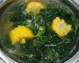 Foto langkah ke 3 dari resep Sayur Bening Bayam Jagung.