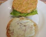 Foto del paso 9 de la receta: Hamburguesas de Salmón y Salsa de Pepino Caseras