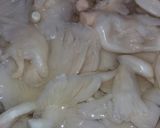 Foto langkah ke 2 dari resep Tumis jamur bakso.