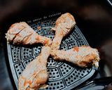 Une image de l'étape 4 de Pilons de poulet et pommes de terre rotis au air fryer 🍗🍟.