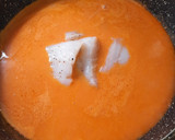 Foto del paso 4 de la receta: Filetes de merluza en salsa de pimientos de piquillo con huevo