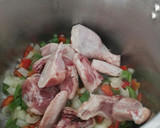 Foto del paso 3 de la receta: Guiso de garbanzos con pollo en olla exprés