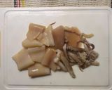 Foto del paso 1 de la receta: Calamar al vino blanco con arroz