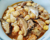 Foto del paso 6 de la receta: Potaje de garbanzos con pulled pork y shiitake