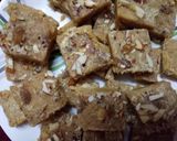 A picture of step 5 of Besan khoya barfi.