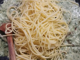 Medvehagymás-juhtúrós spagetti brokkolis zöldségfasírttal