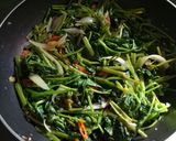 Foto langkah ke 2 dari resep Oseng Kangkung Bumbu Belacan.
