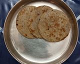 A picture of step 4 of Bran flour, Oats, and Multigrain Atta Masala Bhakhri.