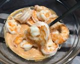 Foto del passaggio 3 della ricetta Gamberoni in salsa rosa 🍤