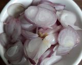 Foto langkah ke 4 dari resep Daun Singkong Tumbuk (Tung Ubi Cak).