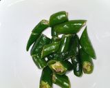 A picture of step 3 of Chilli Pulao.