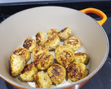 Foto del paso 8 de la receta: Albóndigas de pavo con toque thai en salsa picante y quinoa