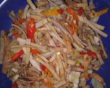 Foto langkah ke 5 dari resep Tumis kulit singkong mercon.