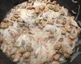 Foto del paso 3 de la receta Habas fritas con cebolla