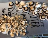 Une image de l'étape 3 de Salade de champignons et courgettes aux tomates cerises tricolores.