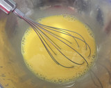 Foto del paso 2 de la receta: Bizcochuelo esponjoso con yemas!