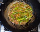 A picture of step 5 of Karahi bhindi.