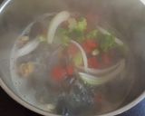 Hình bước làm 3 của món Spaghetti Vẹm xanh nấu với vang trắng và rau củ