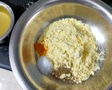 A picture of step 2 of Pithla And Jowar Bhakhri.