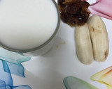 A picture of step 1 of Banana Dates milkshake.