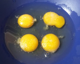 Foto del paso 4 de la receta: Tortilla de patatas y cebolla 😋