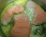 Foto del paso 5 de la receta: Salmón con mejillones en salsa y pimientos de Padrón fritos