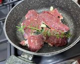 Foto del passaggio 1 della ricetta Fettine di entrecôte con patate