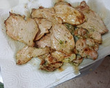 Foto del paso 10 de la receta: Solomillo adobado en mojo a la plancha con chips de verduras
