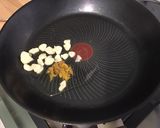Une image de l'étape 6 de Courgettes épicées aux minis saucisses.