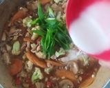 Foto langkah ke 8 dari resep Ayam Cah Jamur Ala Solaria.