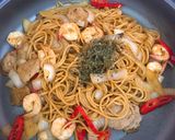 Foto langkah ke 3 dari resep Spagetti Bakso Udang Goreng Lada Hitam.