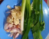 Foto langkah ke 1 dari resep Sayur sop sosis.