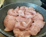 Foto del paso 2 de la receta: Solomillo de pavo en pepitoria con champiñones y patatas