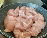 Foto del paso 2 de la receta: Solomillo de pavo en pepitoria con champiñones y patatas