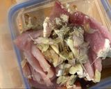 รูปขั้นตอนการทำที่ 1 ของ ข้าวหมูทอดกระเทียม