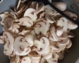 Zapiekane białe kiełbaski z pieczarkami krok przepisu 2 zdjęcie