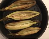 A picture of step 4 of Karnıyarık (Eggplants Stuffed with Ground Meat Sauce).