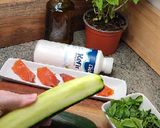 Foto del paso 1 de la receta Gazpacho de pepino con kéfir y salmón ahumado