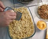 Foto langkah ke 10 dari resep Mac Tuna 'n Cheese.