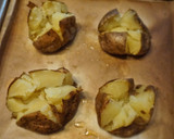 Foto langkah ke 5 dari resep Baked potato, smoked beef and cheese.